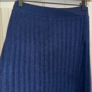 Elegant Navy Blue Knit 100% cashmere midi skirt